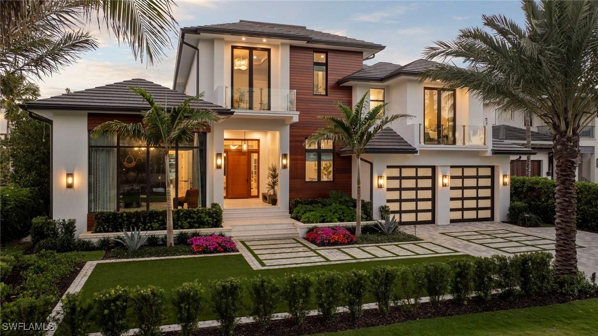660 21st Ave., Naples, FL 34102