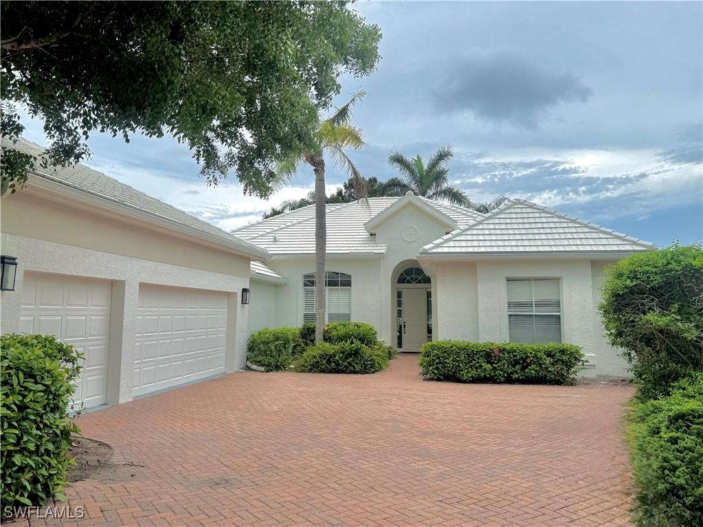 815 Ashburton Dr., Naples, FL 34110
