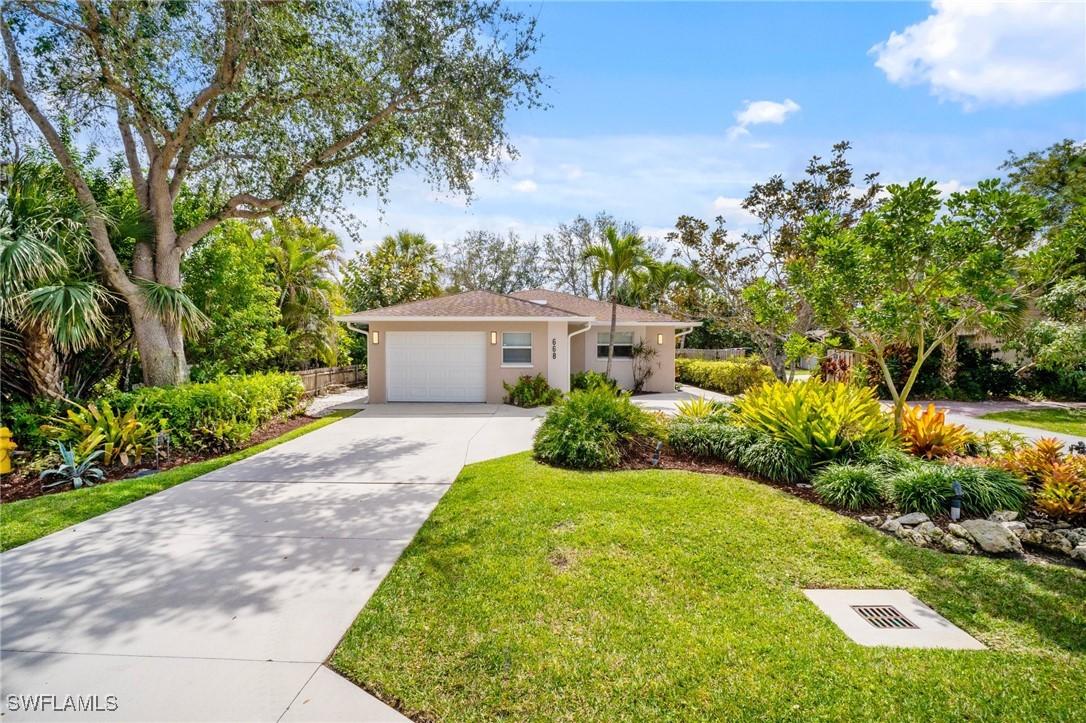 668 95th Ave., Naples, FL 34108