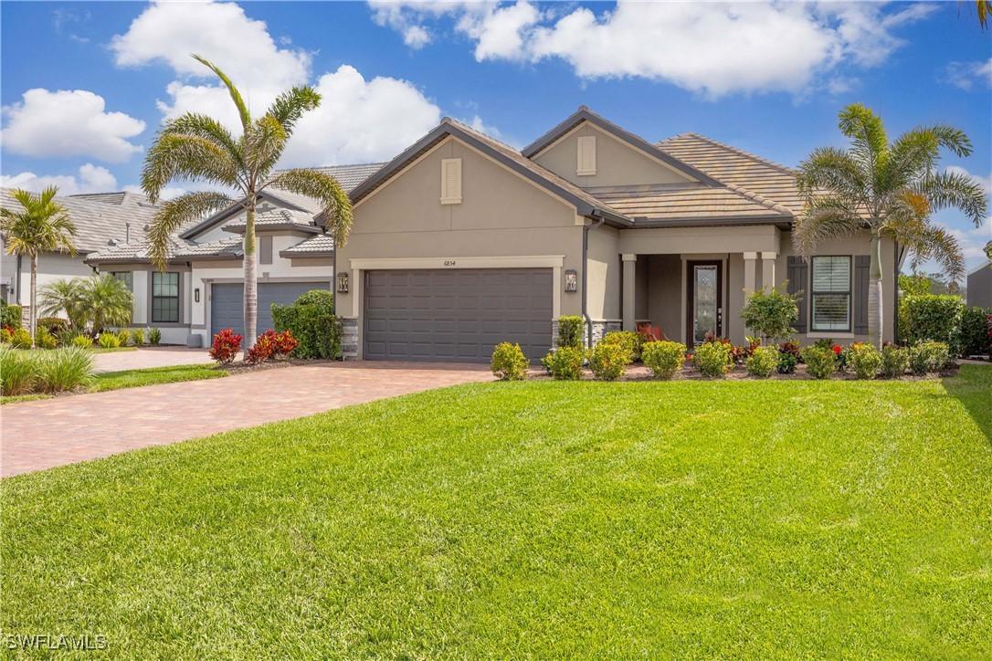 6854 Greenbriar Ct., Naples, FL 34114