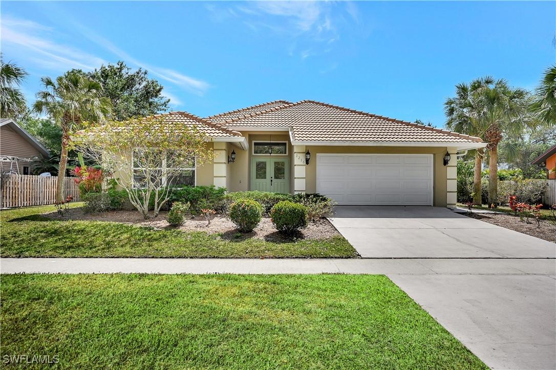 2216 Outrigger Ln., Naples, FL 34104