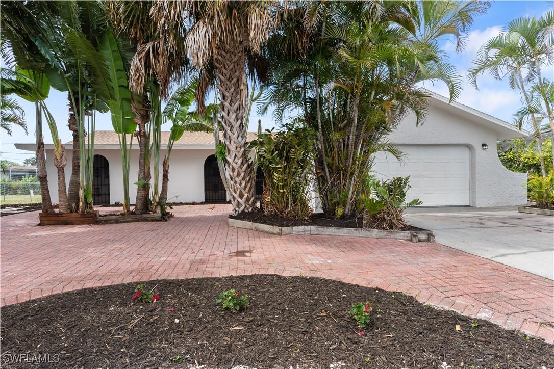 8925 Dorchester St., Fort Myers, FL 33907