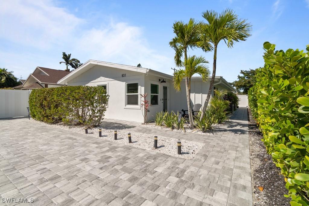 831 102nd Ave., Naples, FL 34108