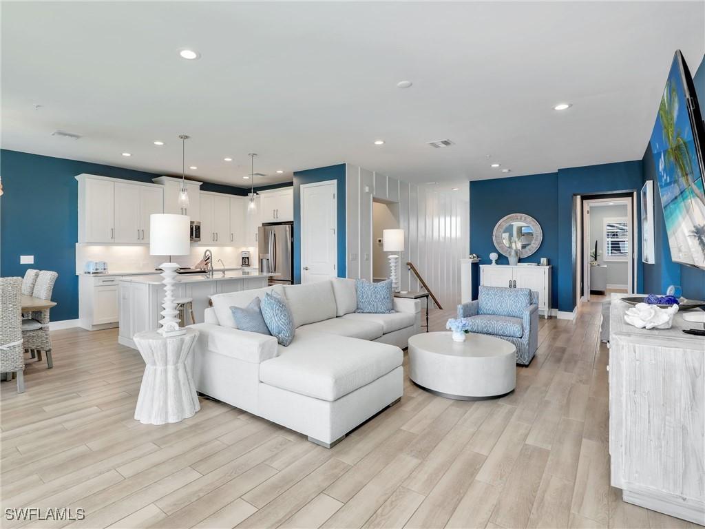 2621 Seychelles Cir. #1807, Naples, FL 34112