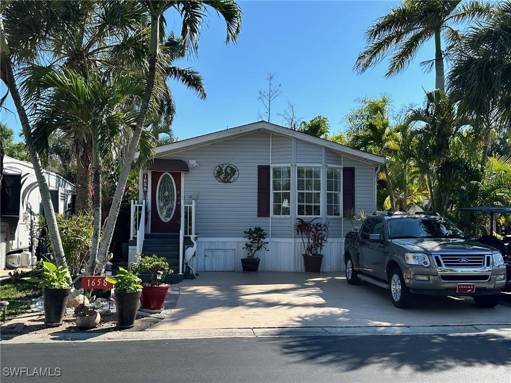 1658 Diamond Lake Cir., Naples, FL 34114