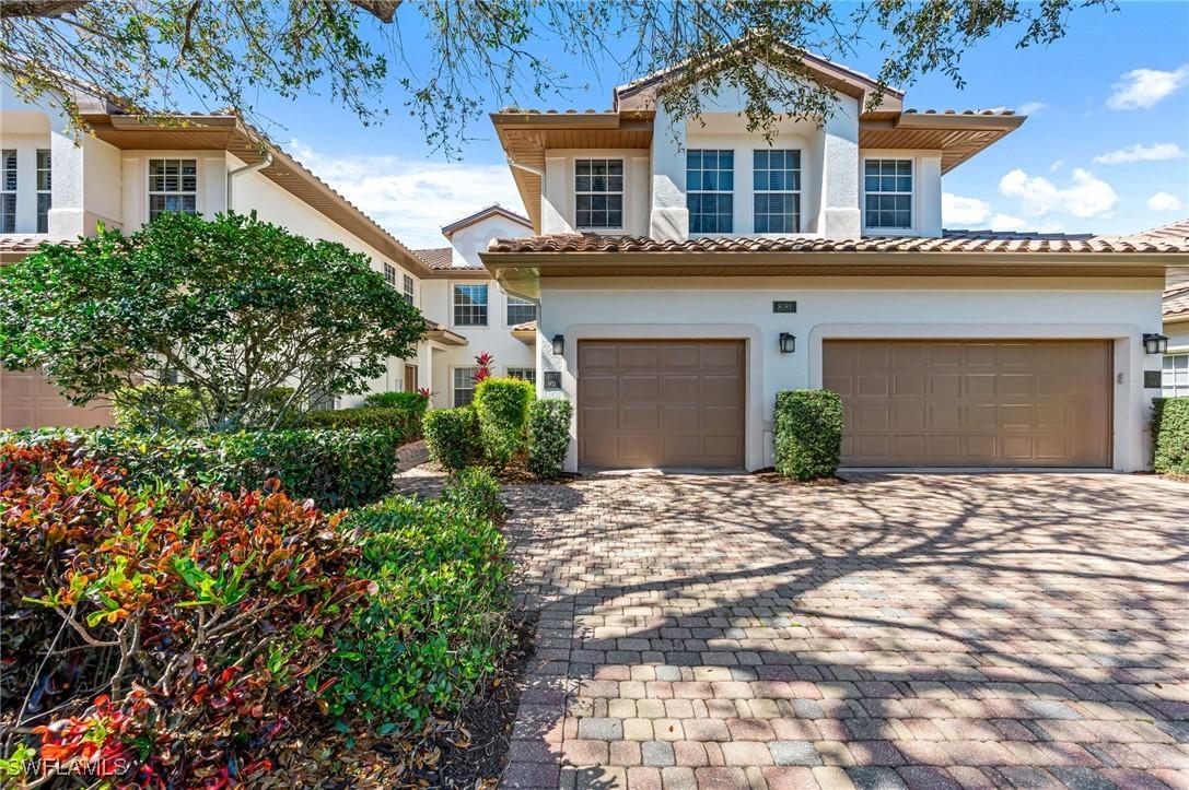 8181 Saratoga Dr. #902, Naples, FL 34113