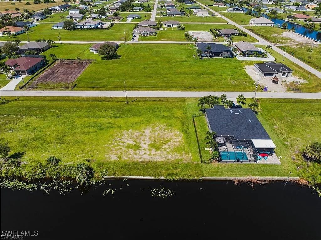 301 NW 26th Pl., Cape Coral, FL 33993