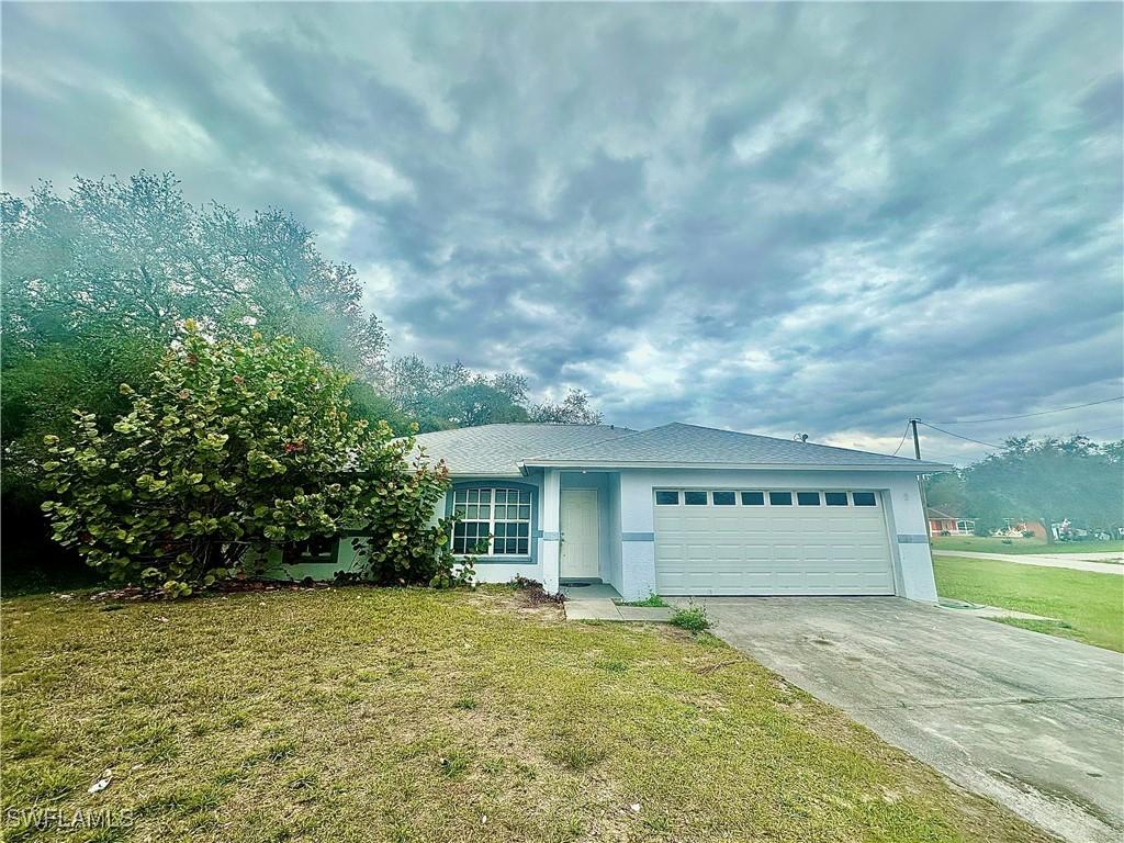 119 Teakwood Ct., Lehigh Acres, FL 33974