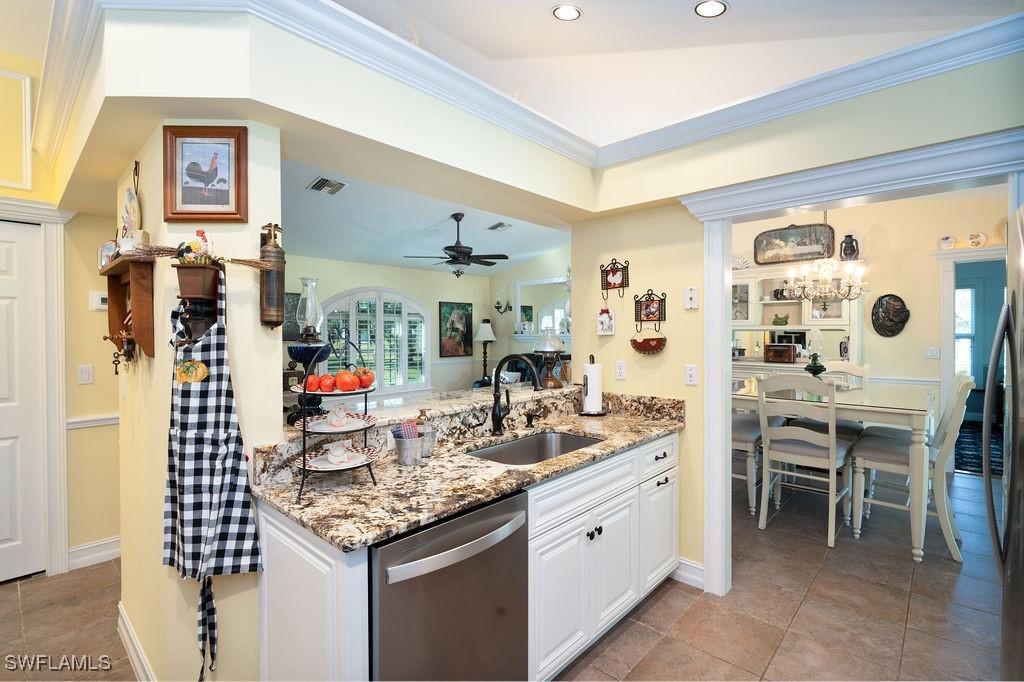 2421 22nd Ave., Naples, FL 34120