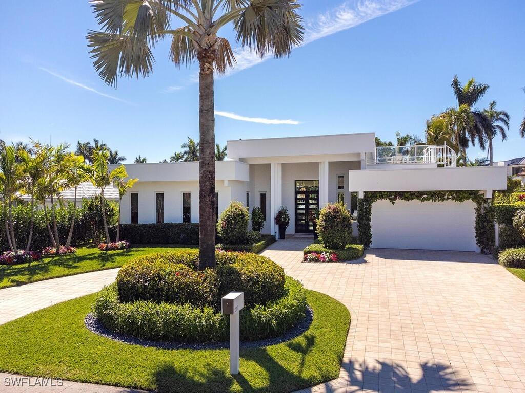 2261 Trout Ct., Naples, FL 34102