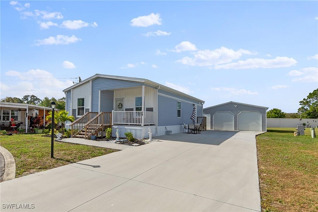 75 Sanders Ct., North Fort Myers, FL 33903