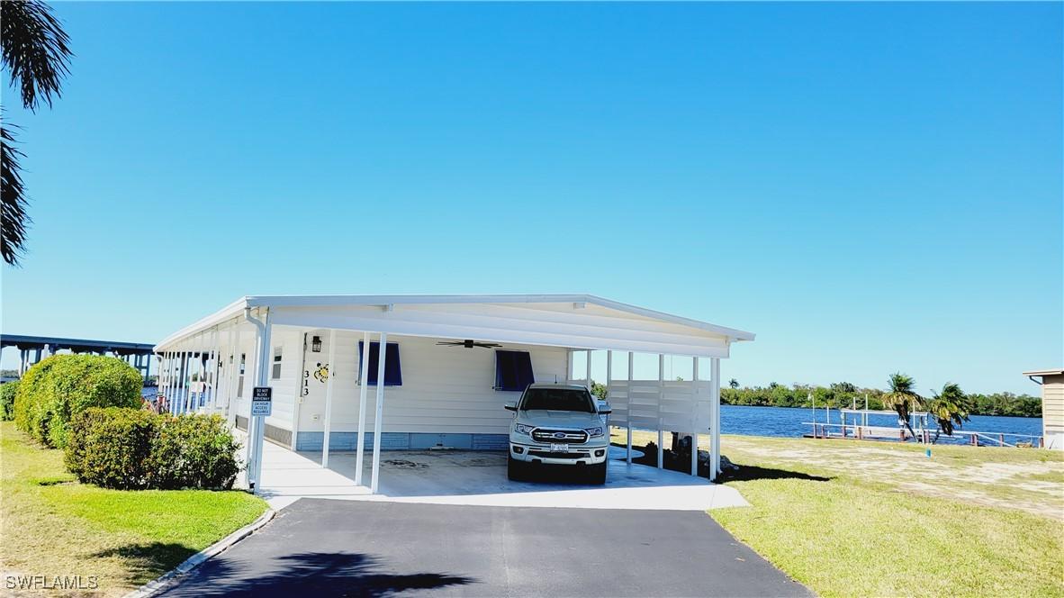 313 Shoreland Dr., Fort Myers, FL 33905