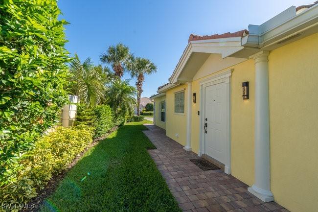 7566 Rozzini Ln., Naples, FL 34114