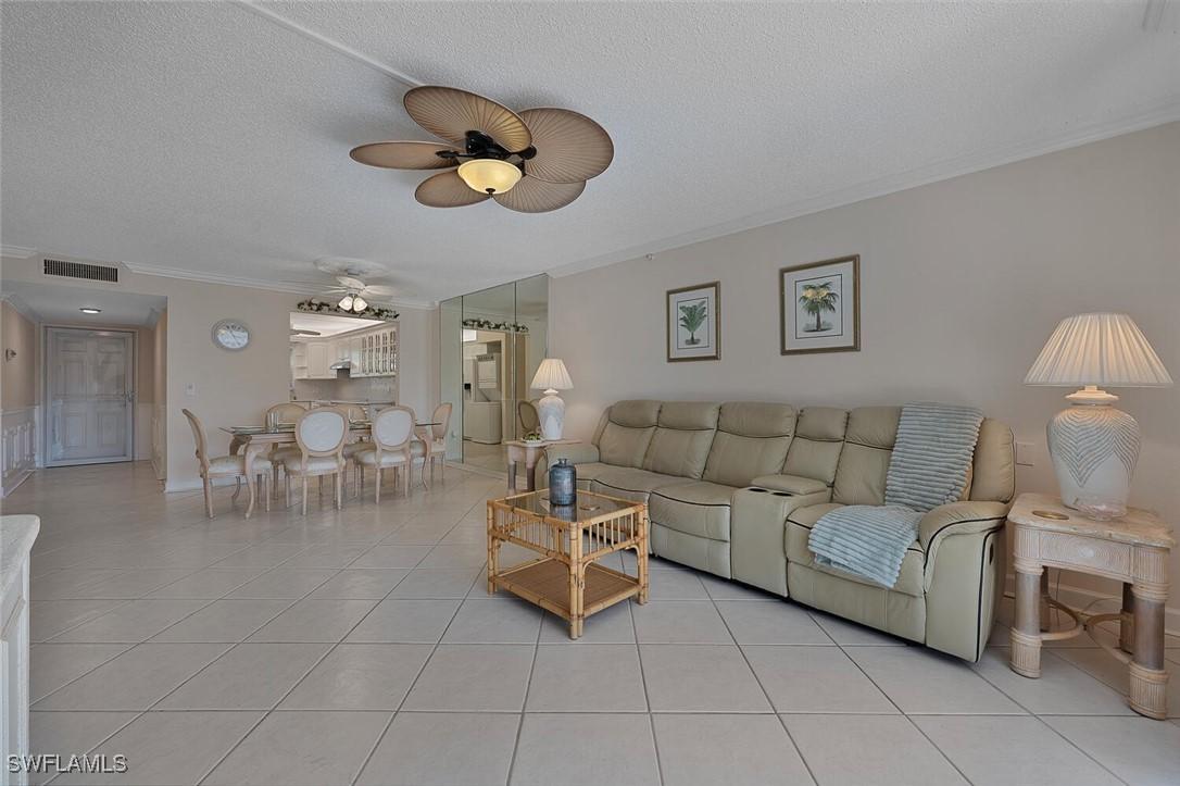 4372 27th Ct. #2-103, Naples, FL 34116