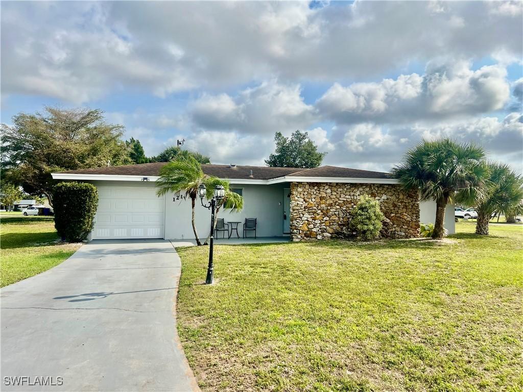 121 Starview Ave., Lehigh Acres, FL 33936
