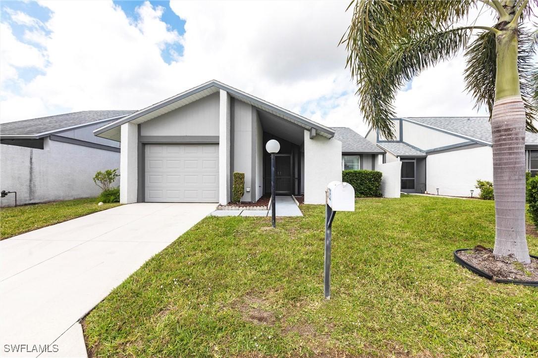 9729 Maplecrest Cir., Lehigh Acres, FL 33936