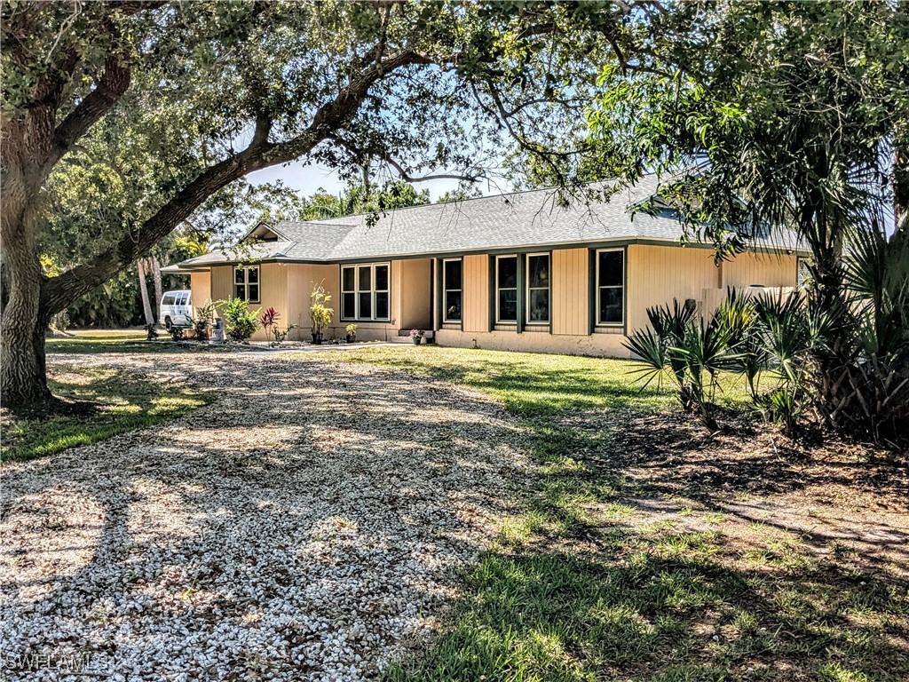 3695 Hyde Park Ct., Fort Myers, FL 33908