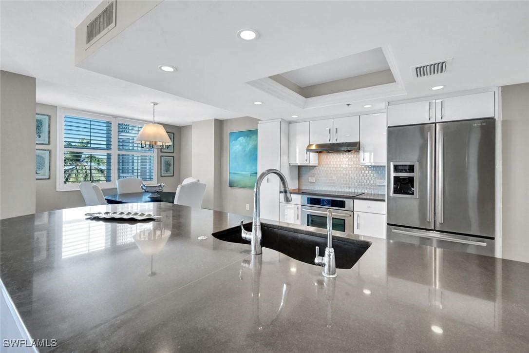 6585 Nicholas Blvd. #404, Naples, FL 34108