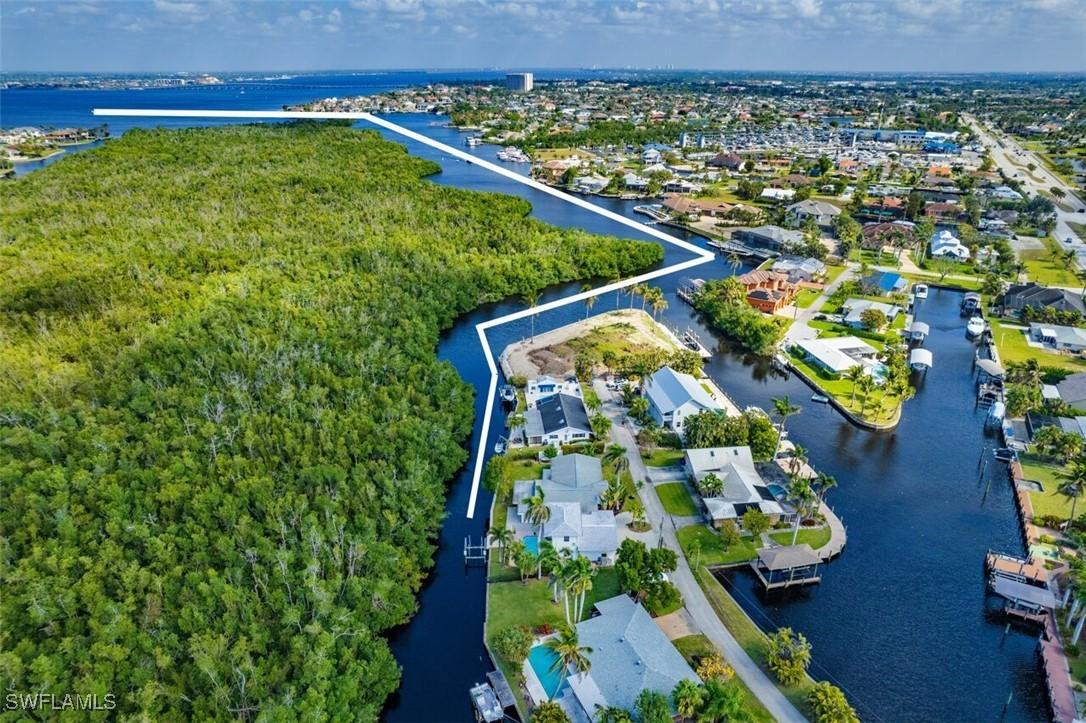 134 Crescent Dr., Fort Myers, FL 33919