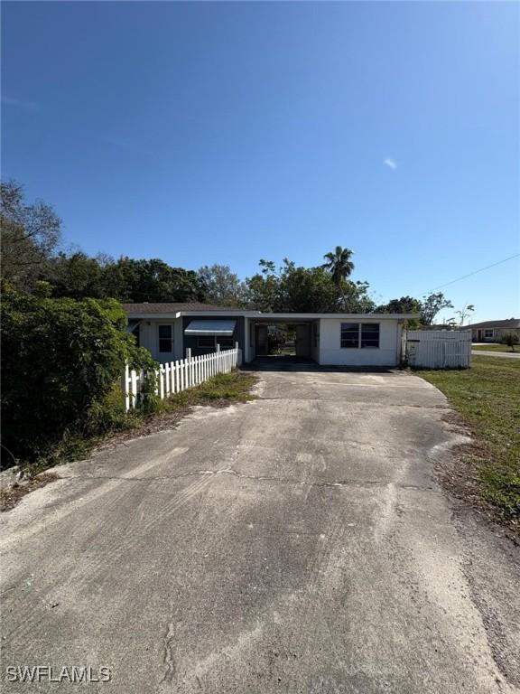 18 Alabama Rd., Lehigh Acres, FL 33936