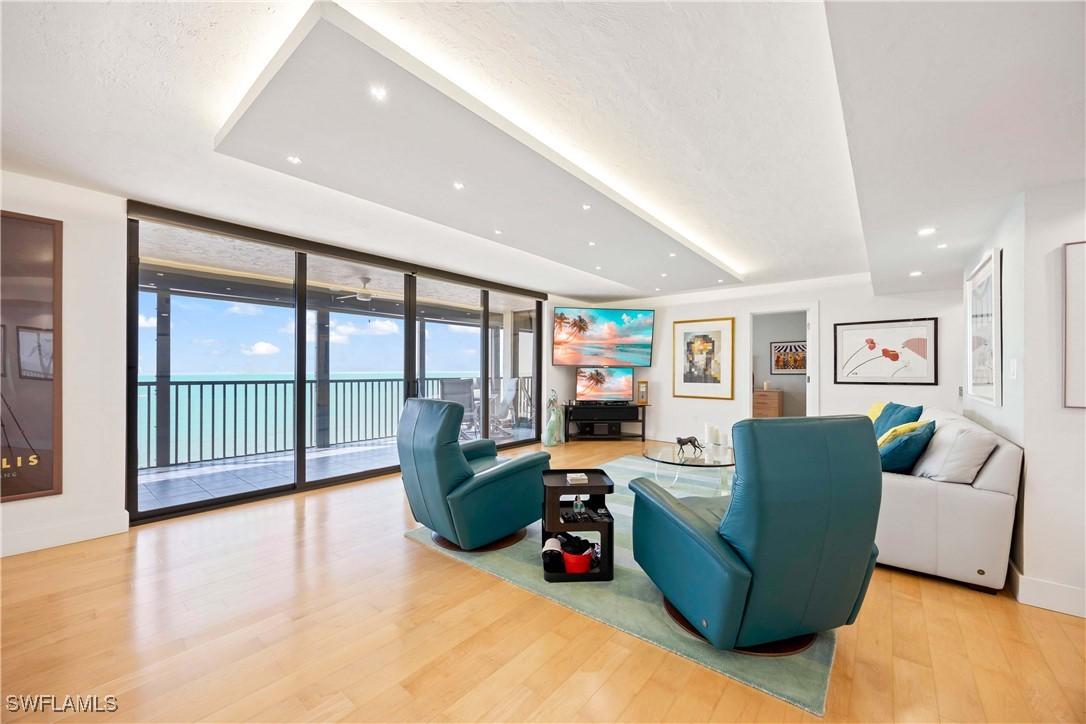9653 Gulf Shore Dr. #702, Naples, FL 34108