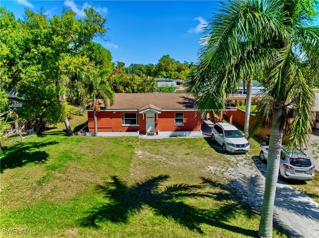 217 Crescent Lake Dr., North Fort Myers, FL 33917