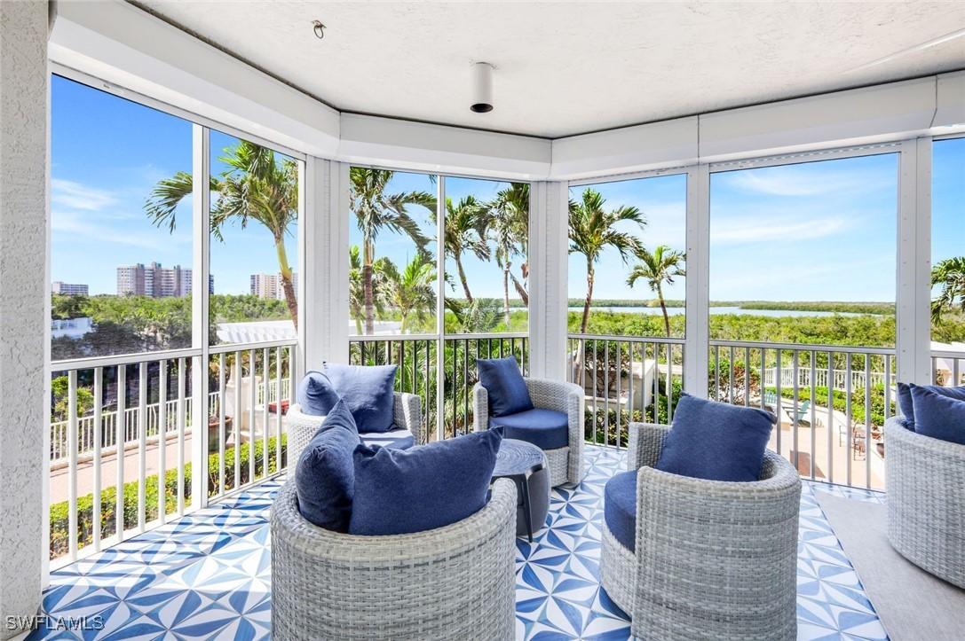 285 Grande Way #402, Naples, FL 34110