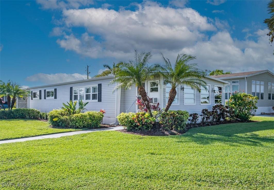 523 Charlemagne Blvd., Naples, FL 34112