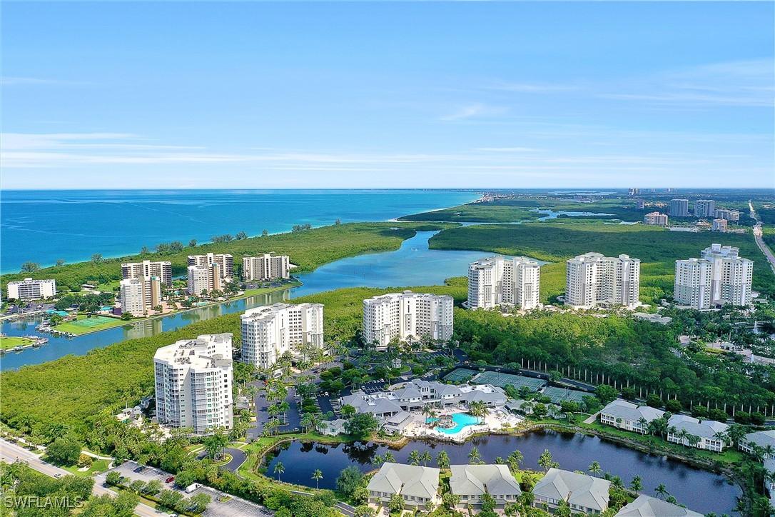 285 Grande Way #T-5, Naples, FL 34110