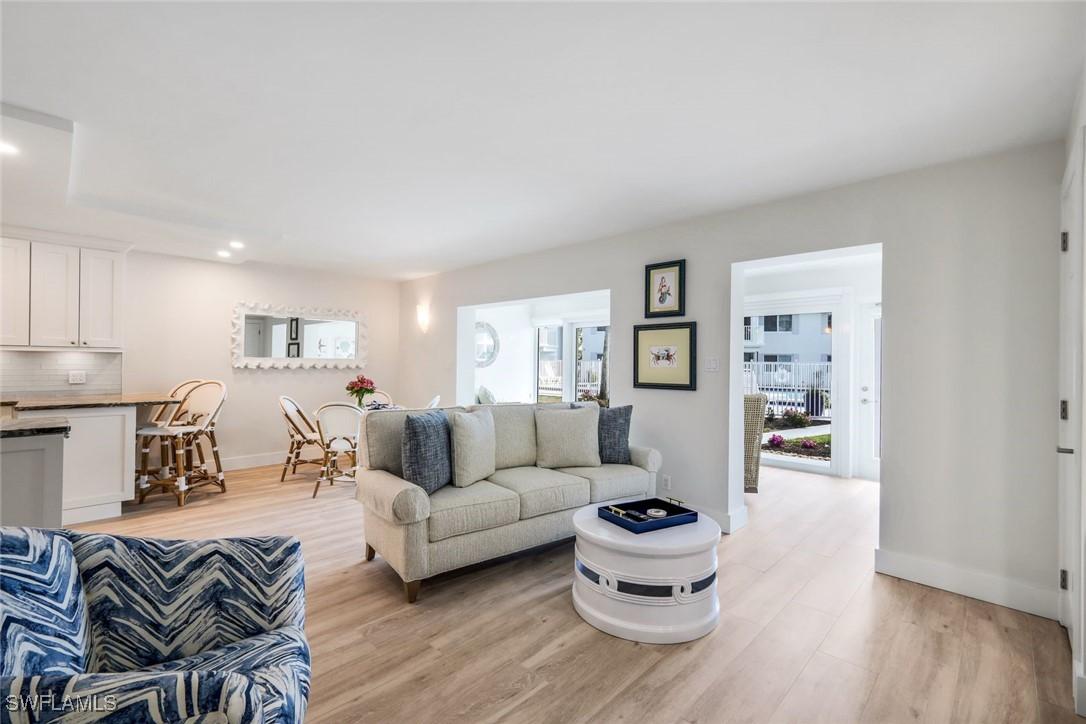 350 Harbour Dr., Naples, FL 34103