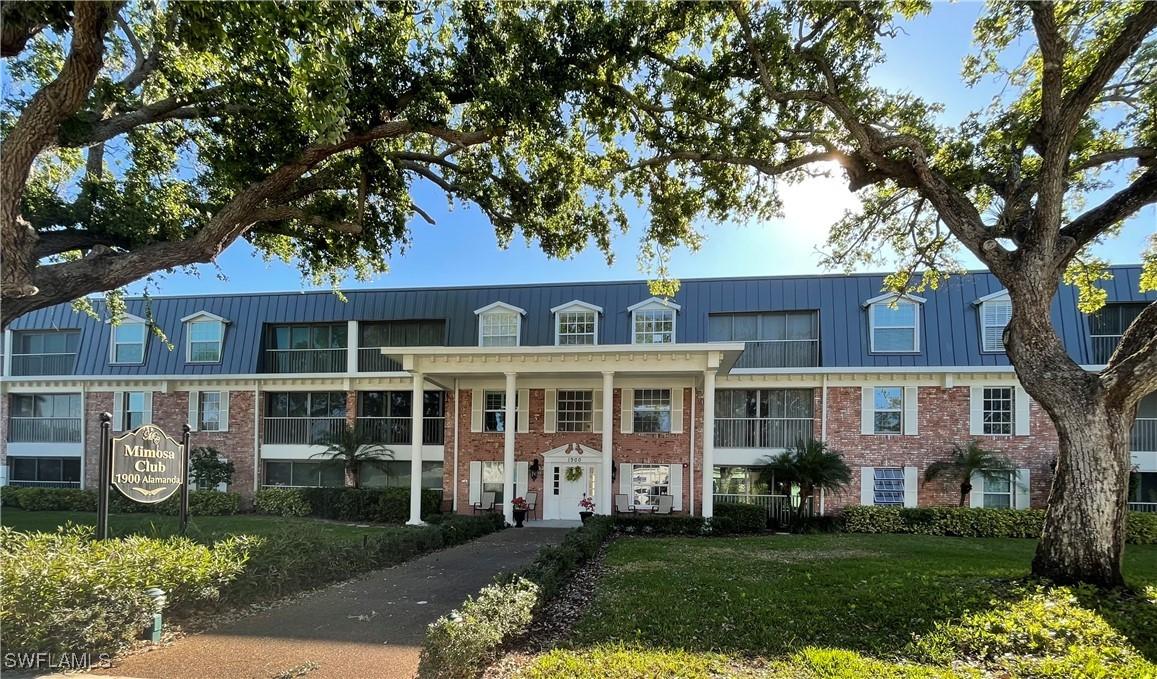 1900 Alamanda Dr. #208, Naples, FL 34102