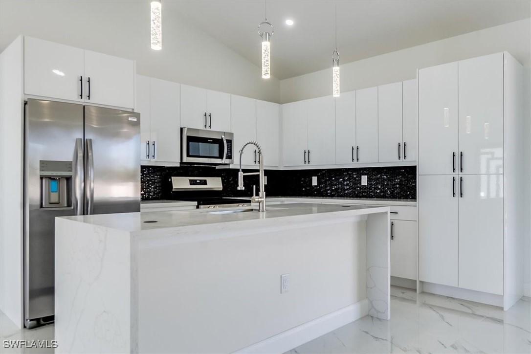 2620 NE 22nd Ave., Cape Coral, FL 33909