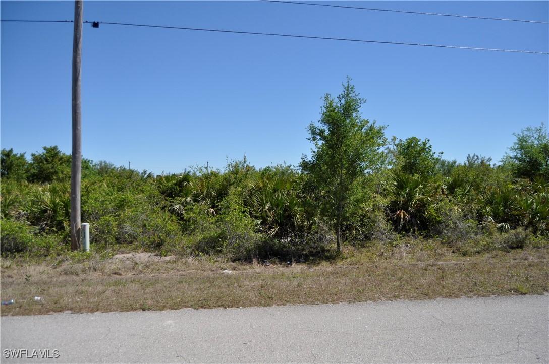 329 Paulcrest Ave., Lehigh Acres, FL 33974