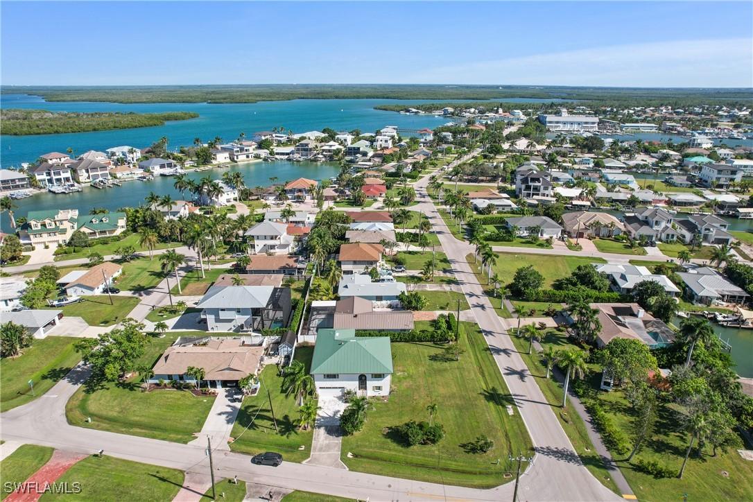 103 Tahiti Cir., Naples, FL 34113