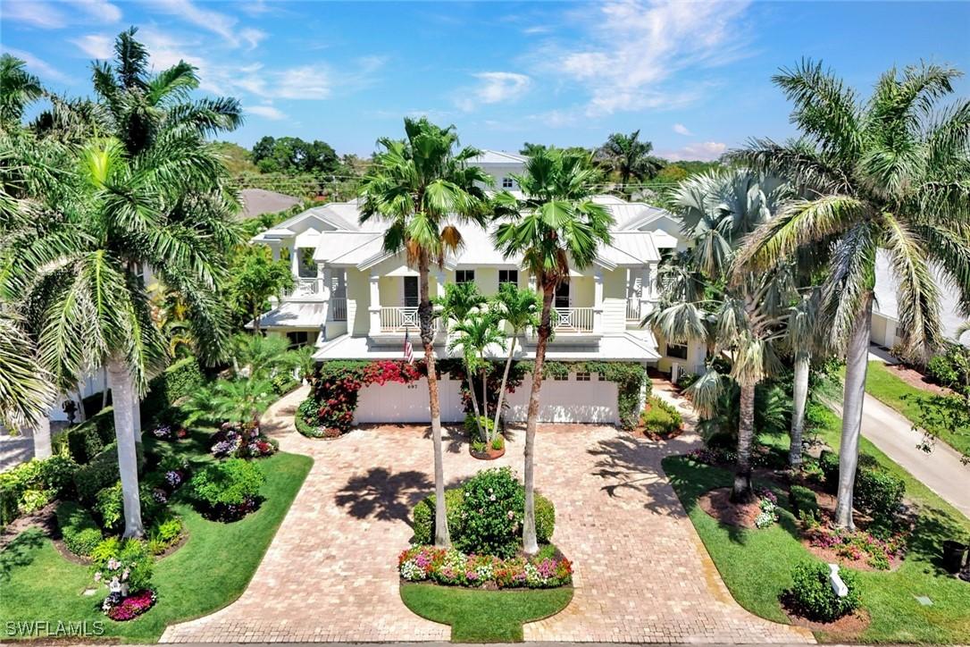 699 Fairway Ter., Naples, FL 34103