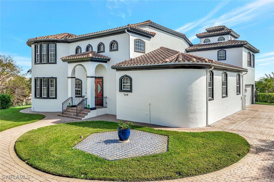 749 Inlet Dr., Marco Island, FL 34145