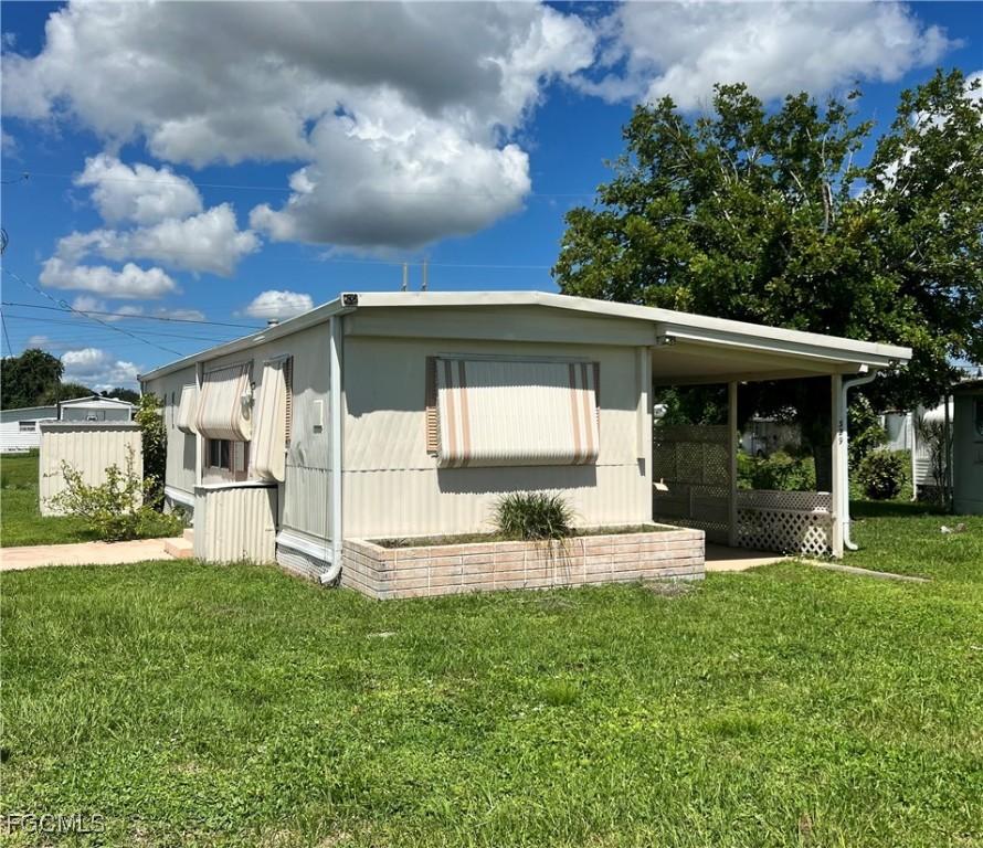 329 Lantern Ln., North Fort Myers, FL 33917