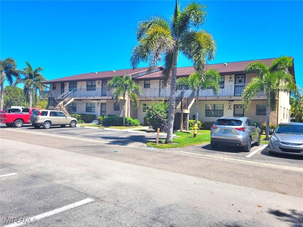 5271 Treetops Dr. #W201, Naples, FL 34113
