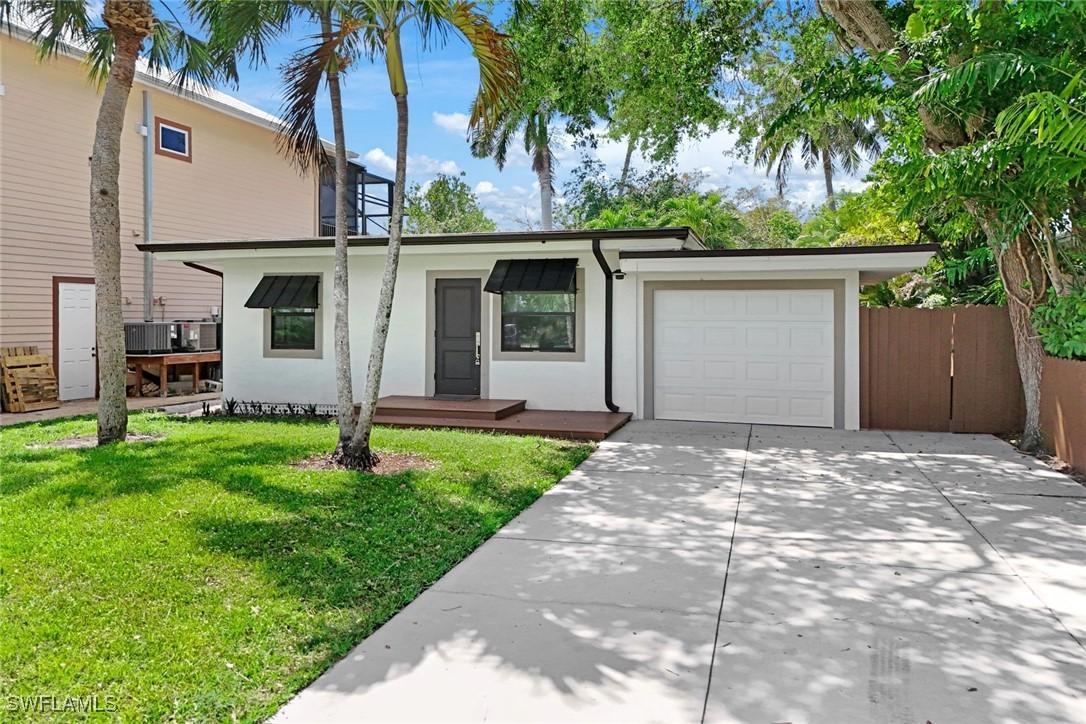 3240 Collee Ct., Naples, FL 34112