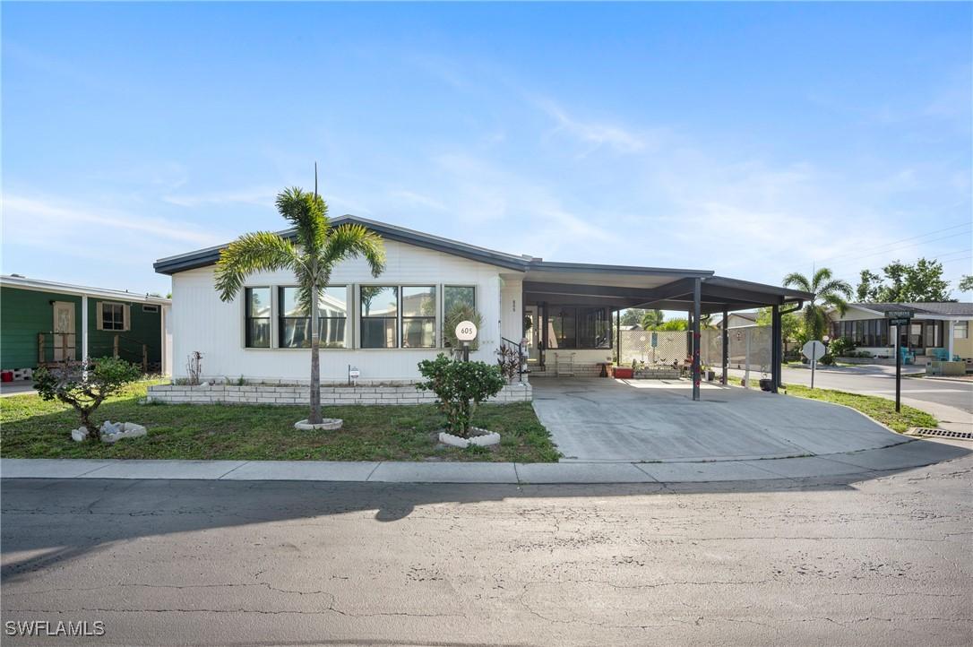 605 Sunshine Ln., North Fort Myers, FL 33903