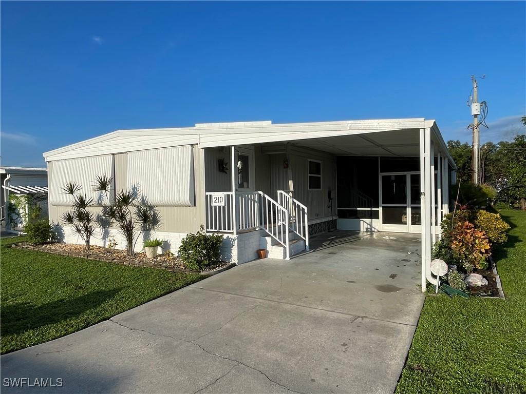 210 Cobblestone Ln., North Fort Myers, FL 33917