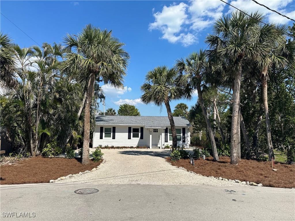 910 Fitzhugh St., Sanibel, FL 33957