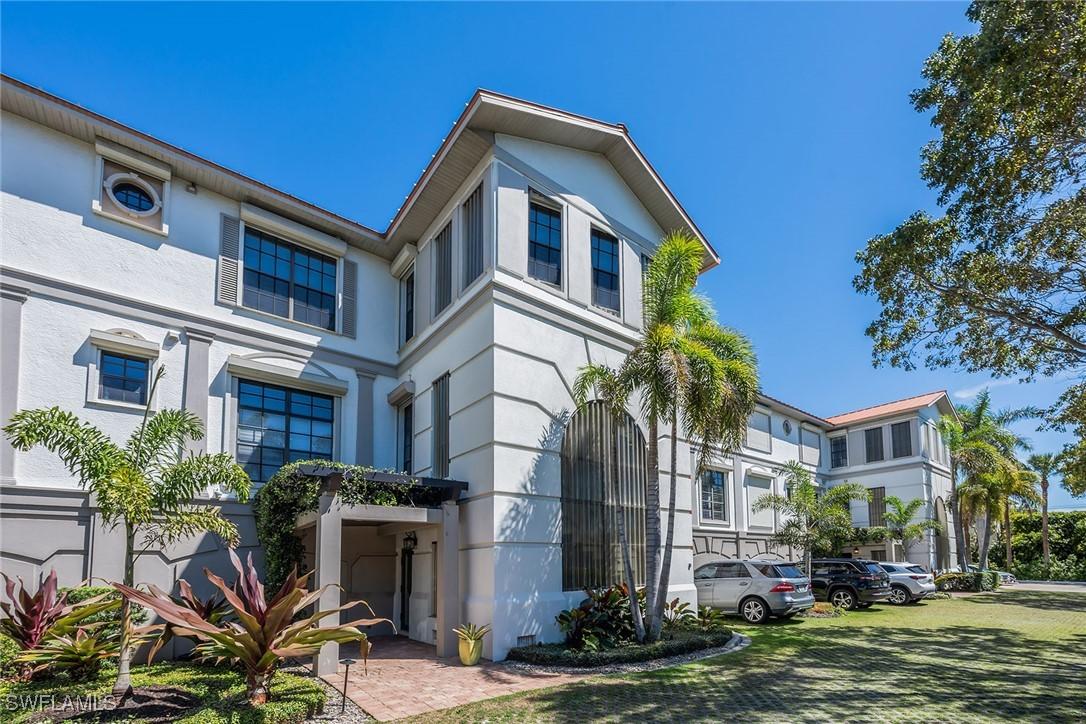 705 10th St. #204, Naples, FL 34102