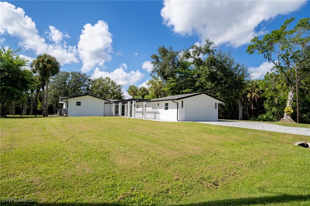 9460 Colony Dr., North Fort Myers, FL 33917