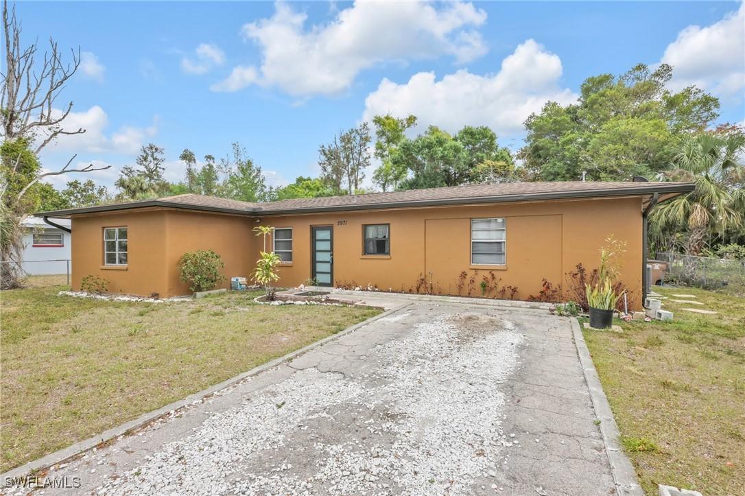 2971 Montclaire Ave., Fort Myers, FL 33901