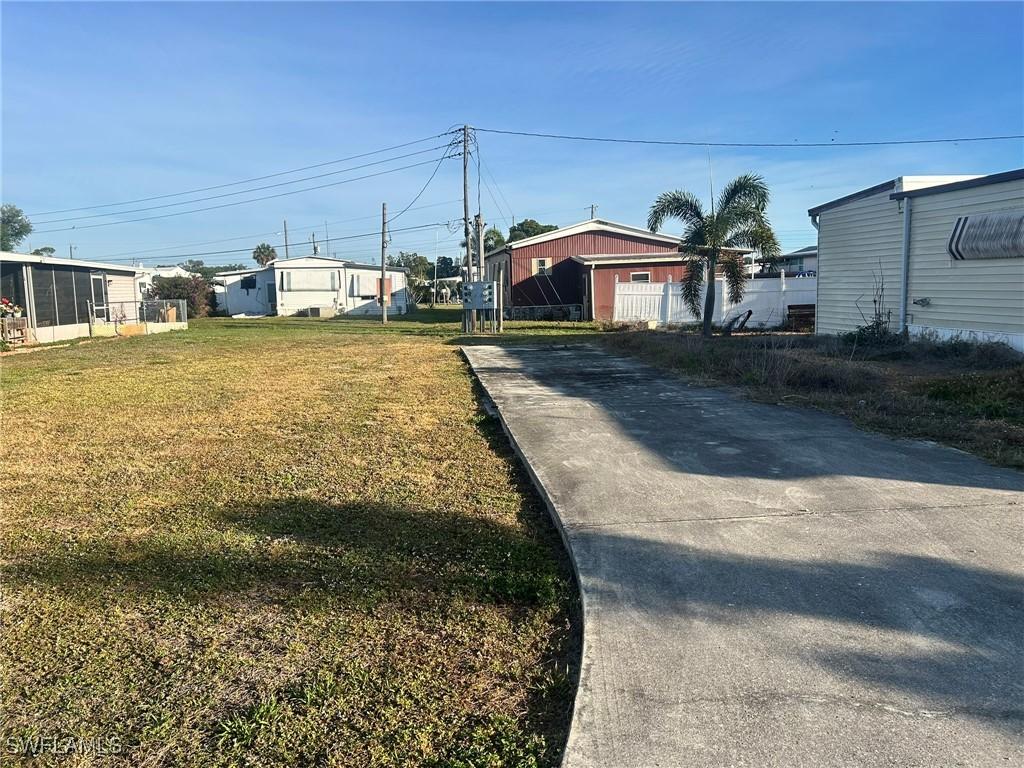 107 Coachlight Ln., North Fort Myers, FL 33917