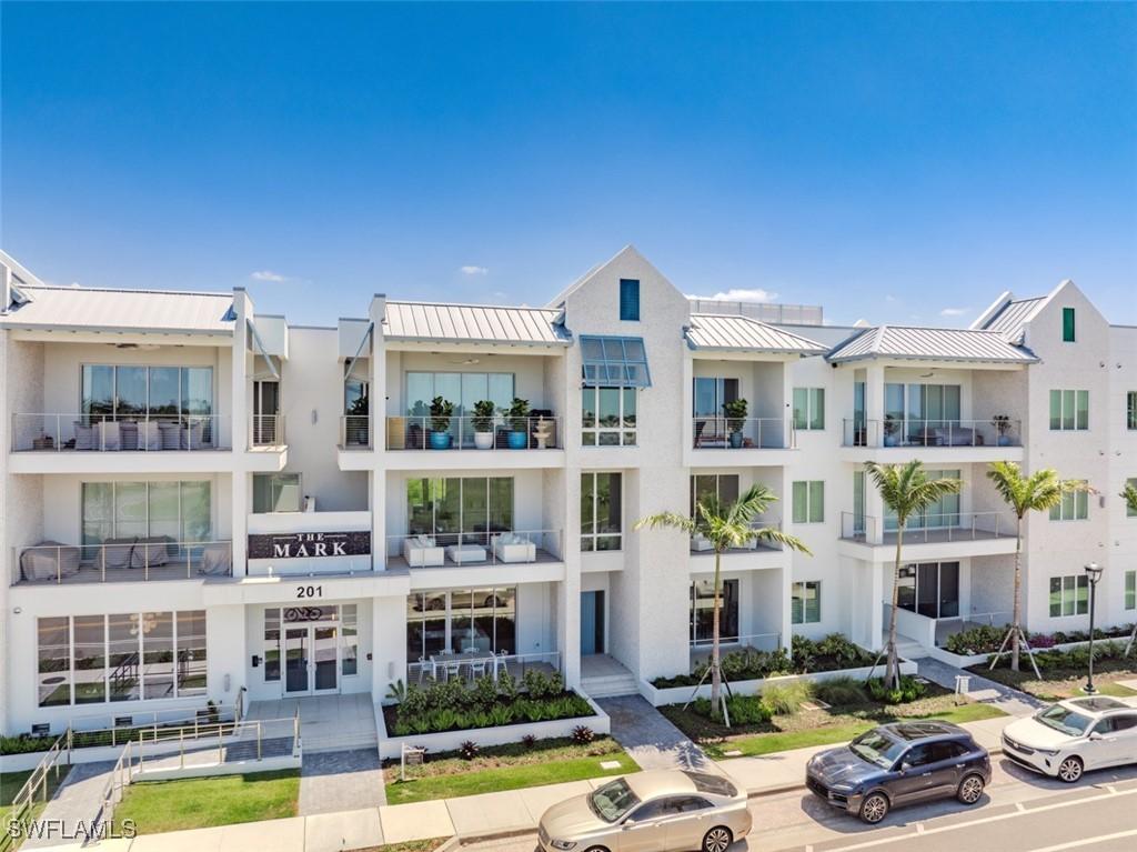 201 8th St. #103, Naples, FL 34102
