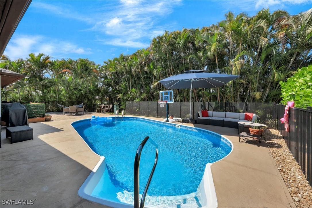 4521 Rosea Ct., Naples, FL 34104