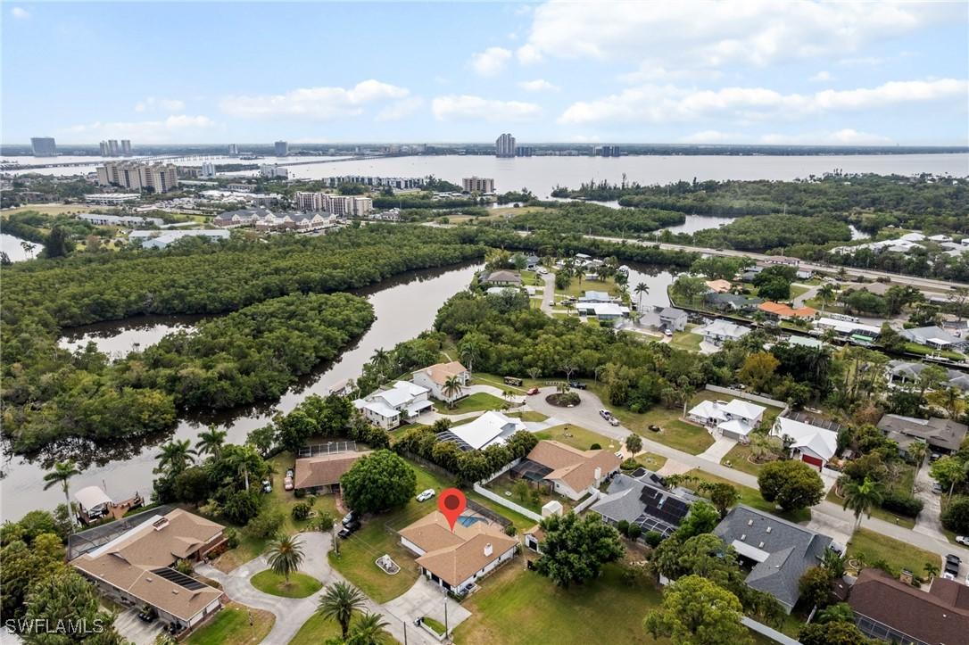 8487 Jenny Cae Ln., North Fort Myers, FL 33903