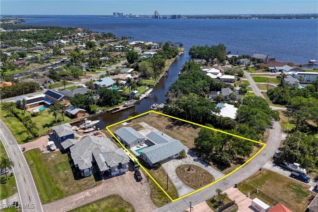 1888 Coral Cir., North Fort Myers, FL 33903